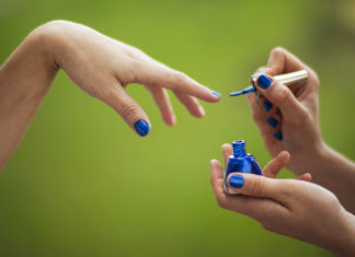 Hybrydy – czyli co musisz wiedzieć o tego rodzaju manicure