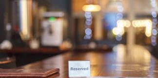 Jak zmienić nazwisko na bilecie na koncert?