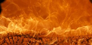 Czy ponczo jest modne 2023?