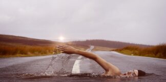 Co daje pływanie w jeziorze?